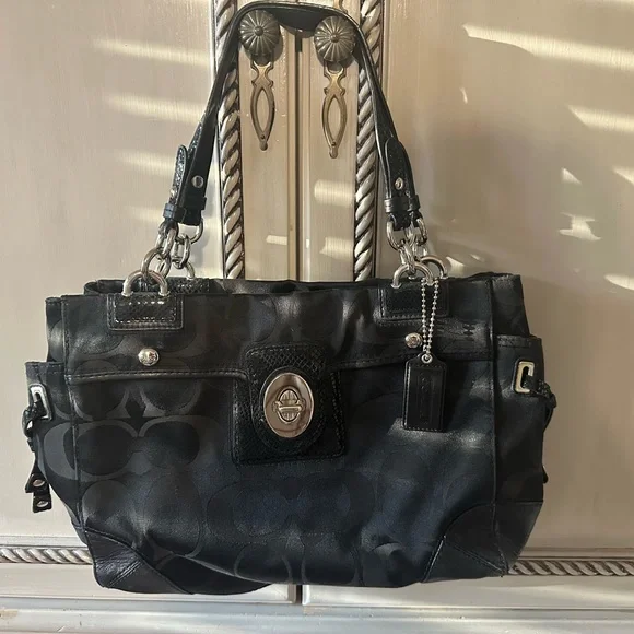 Black Designer Women's Bag - Picture 7 of 7